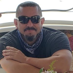 Meet your Posher, Moises